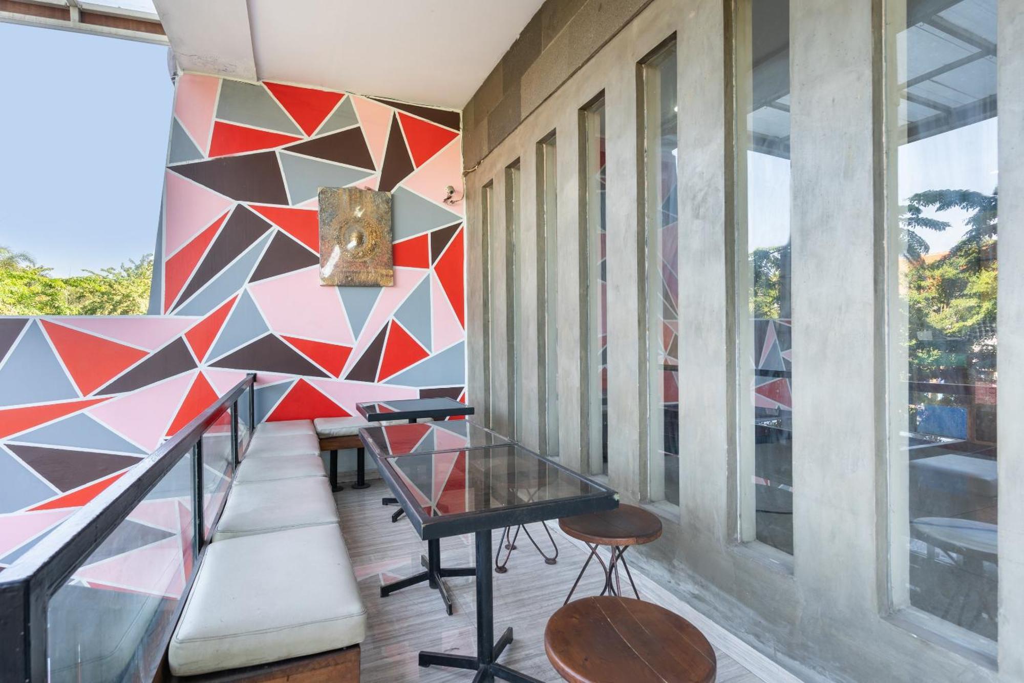 Hotel Super Oyo Flagship 91863 Metro House