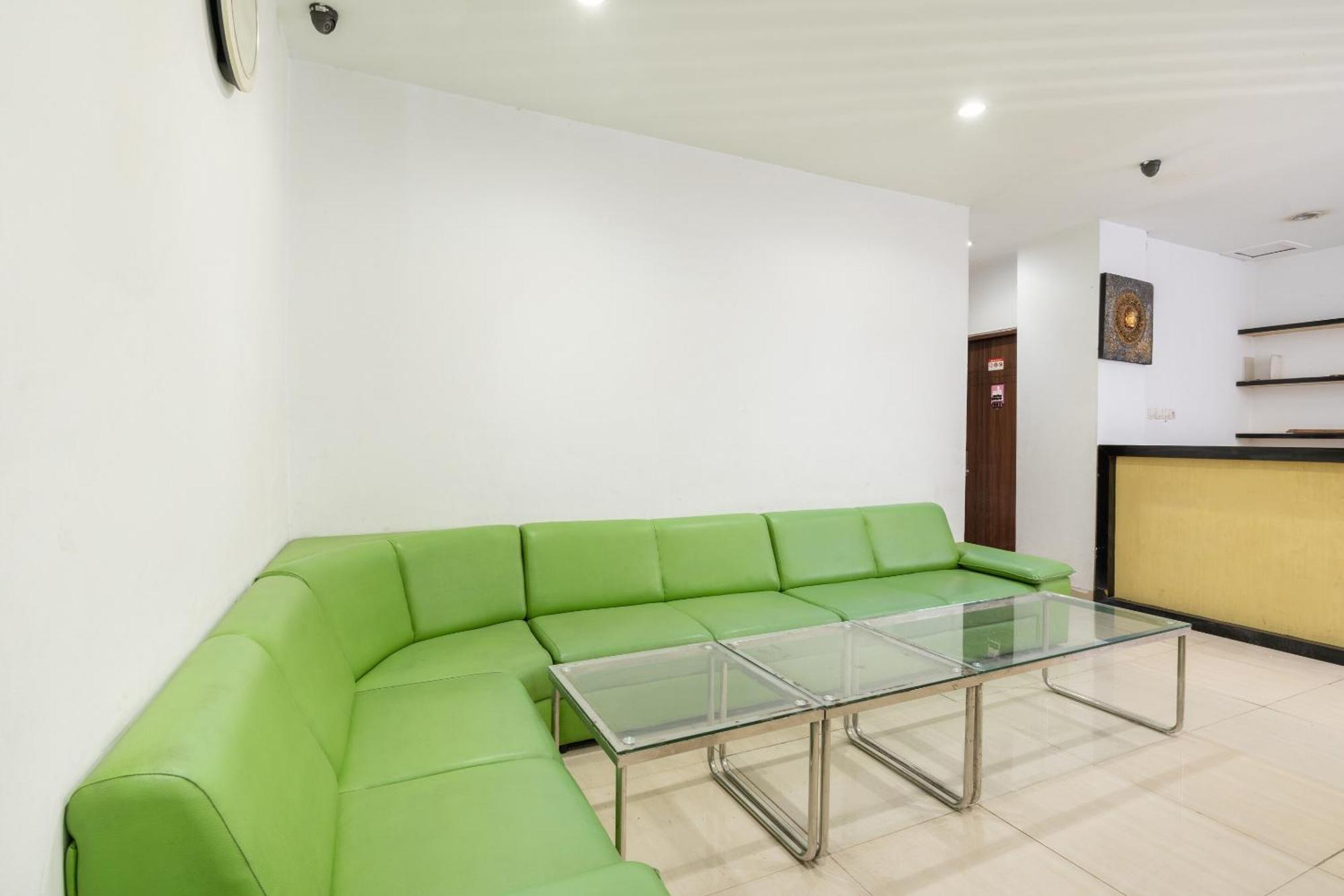 Super Oyo Flagship 91863 Metro House Hotel Surabaya