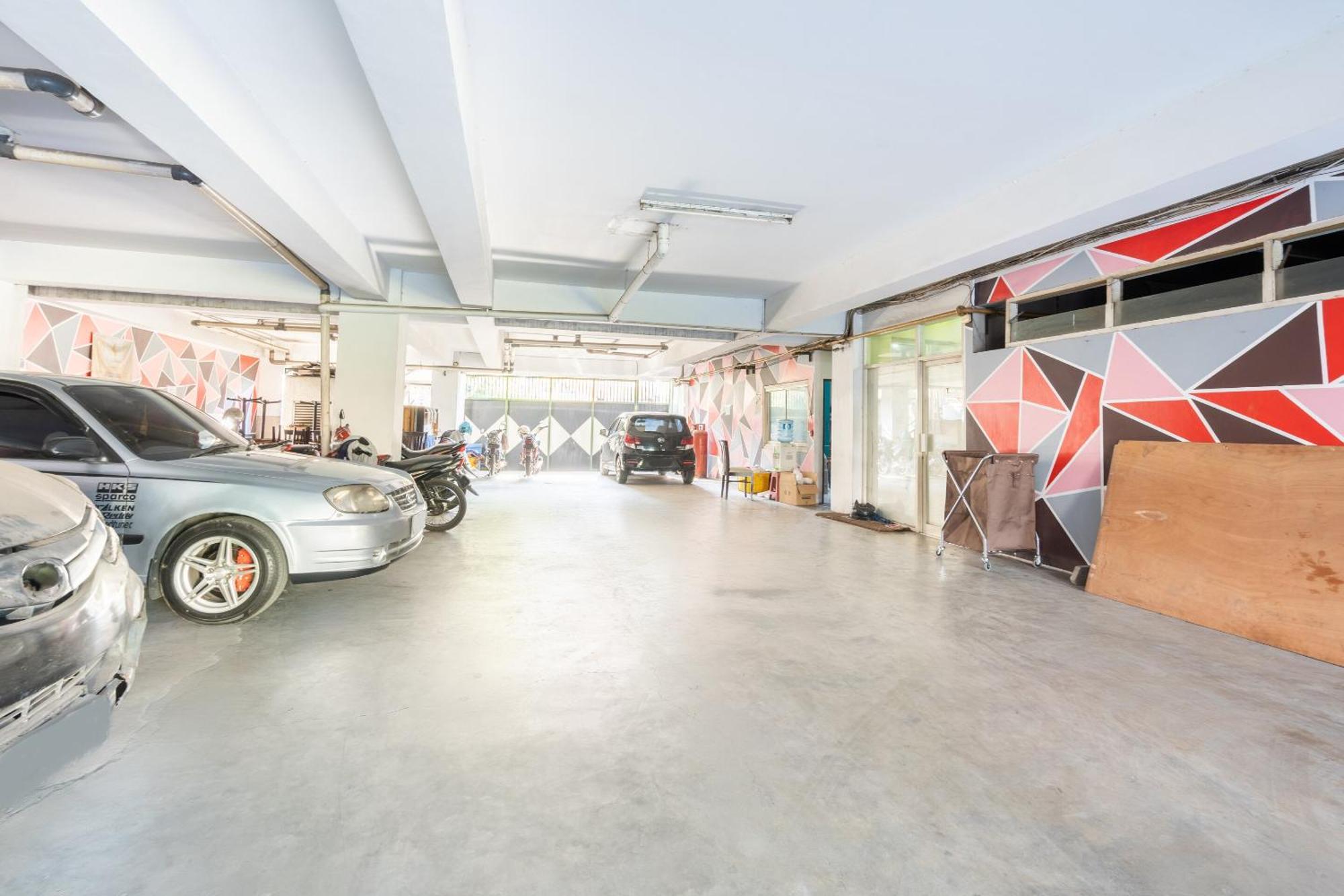Super Oyo Flagship 91863 Metro House Surabaya